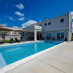 Casa Ferata קאנפאנאר
