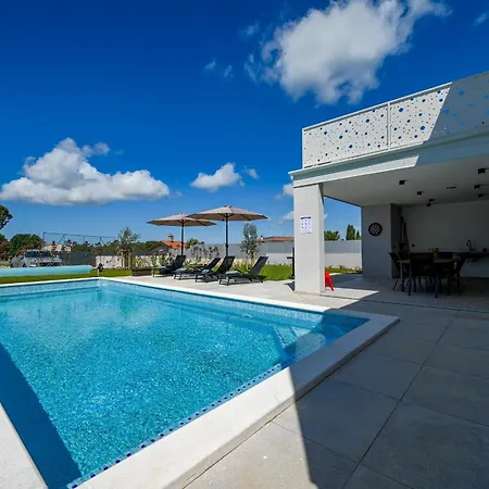 Casa Ferata Vila *